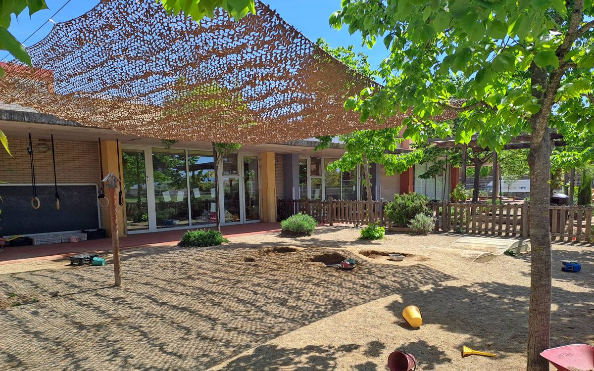 Santpedor habilita zones d'ombra als equipaments municipals per fer front a la calor