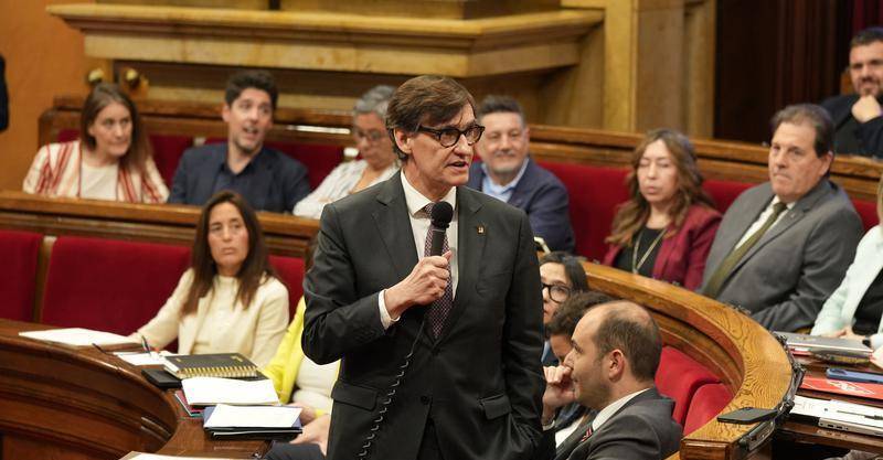 Illa defensa la policia a les escoles mentre s'enquista la crisi a l'educació