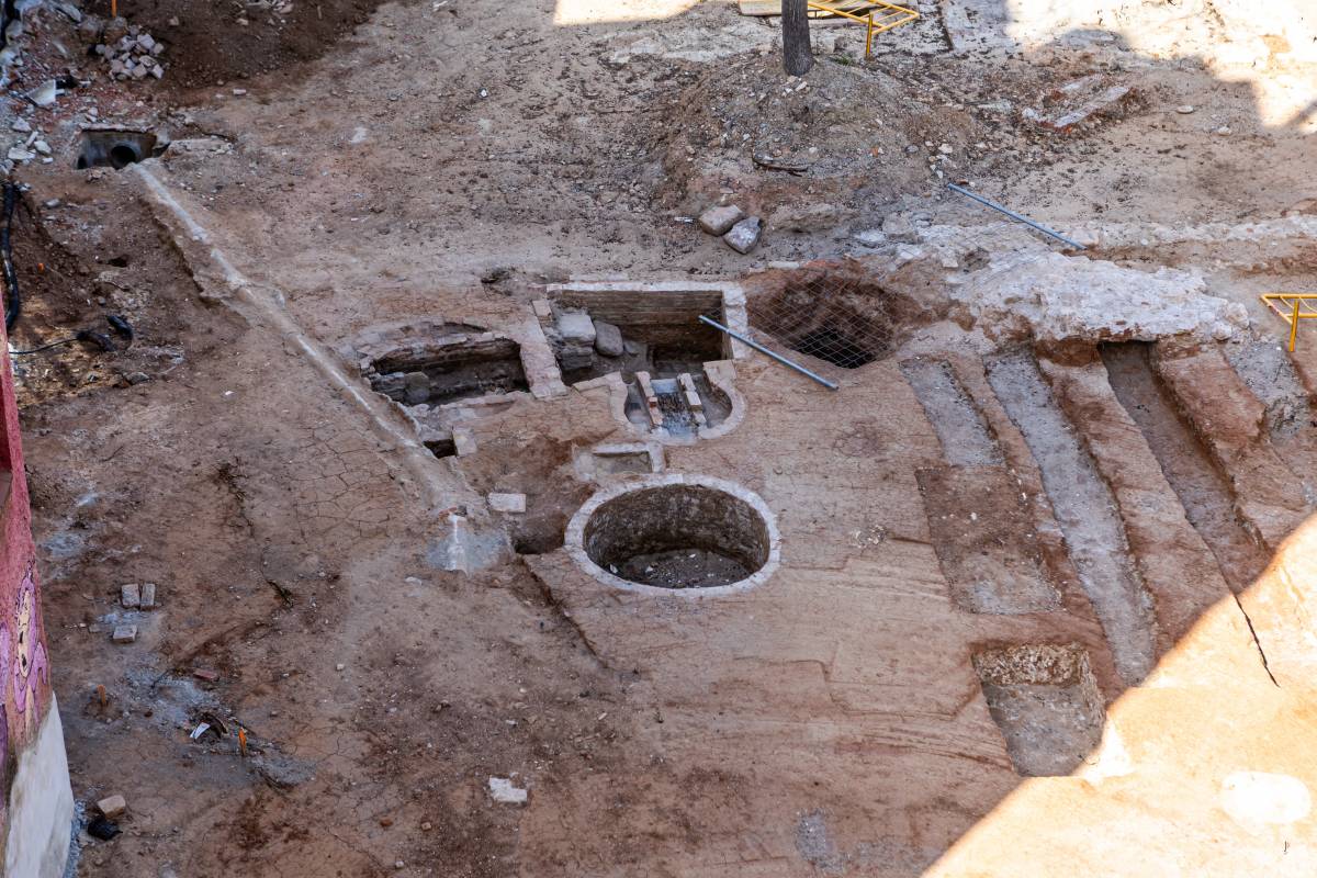 Restes arqueològiques a la plaça de Fidela Renom
