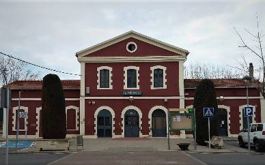 Manlleu exigeix una estació de tren «digne, funcional i accessible»