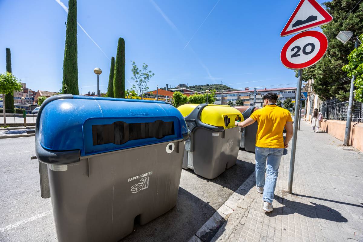 Montcada i Reixac dirà adeu als contenidors soterrats i donarà la benvinguda a nova maquinària de neteja