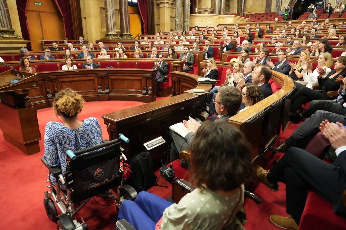 El Parlament aprova noves ajudes als malalts d'ELA (però només als casos més extrems)