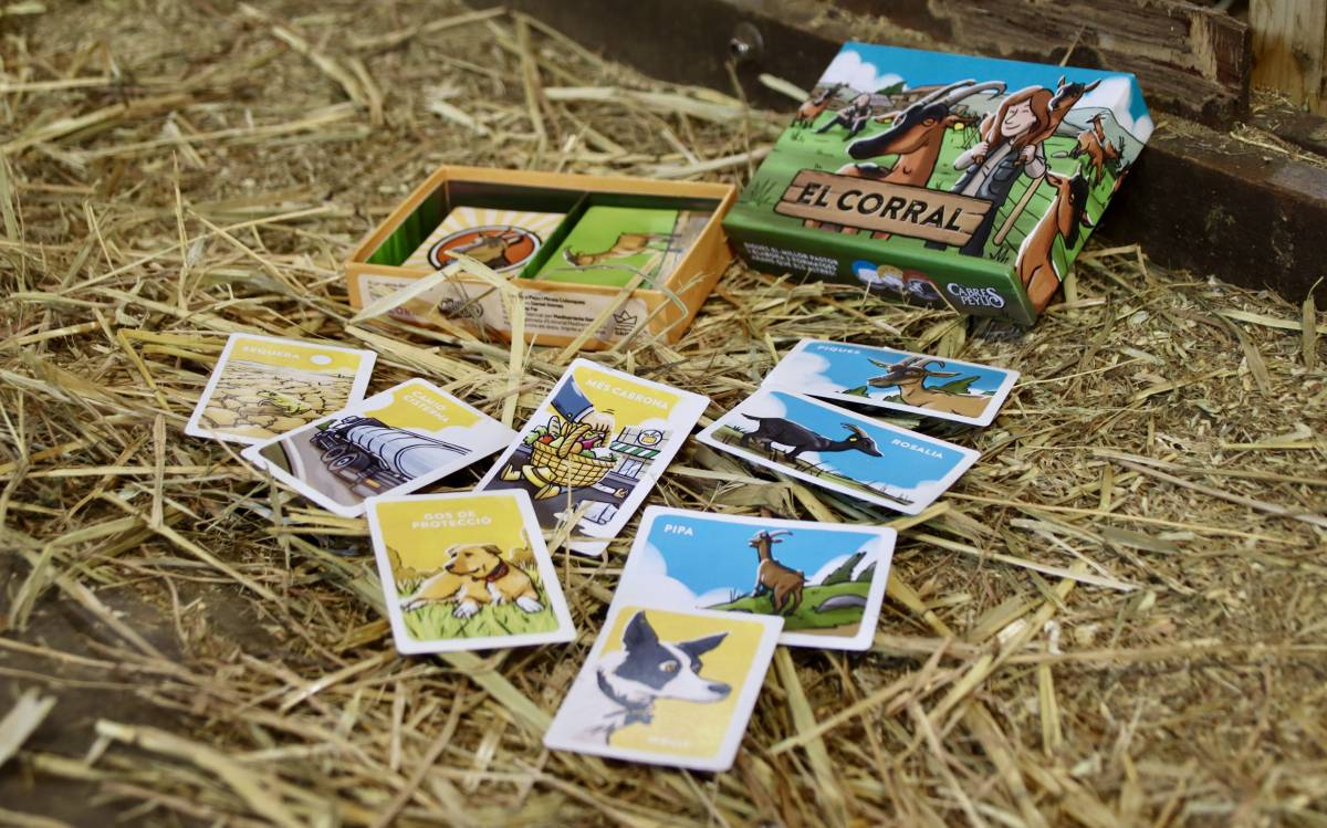 Detall de les cartes del joc de taula `El corral`, impulsat per en Peyu i la Mireia.