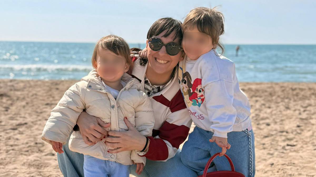 Marta Corredera, amb les seves dues filles  - 