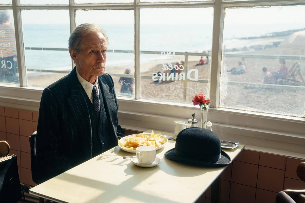 Bill Night en aquest film nominat a l`Oscar, «Living»