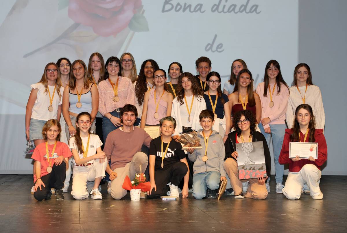 L'Escola Arrels II celebra el 32è Certàmen Literari amb l'artista geganter Pau Reig com a protagonista 