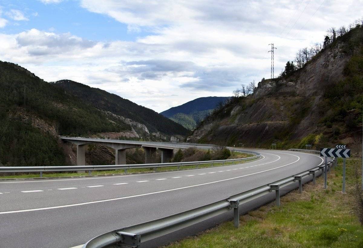 Mor atropellada una dona que caminava de nit per l'A-2 a Bell-lloc d’Urgell