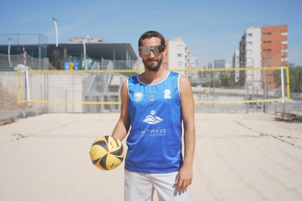 El professor de matemàtiques que vol portar el vòlei platja del CN Sabadell al més alt