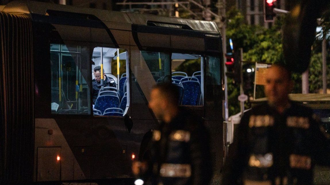 Israel investiga l'explosió de tres autobusos com un «possible atac terrorista»