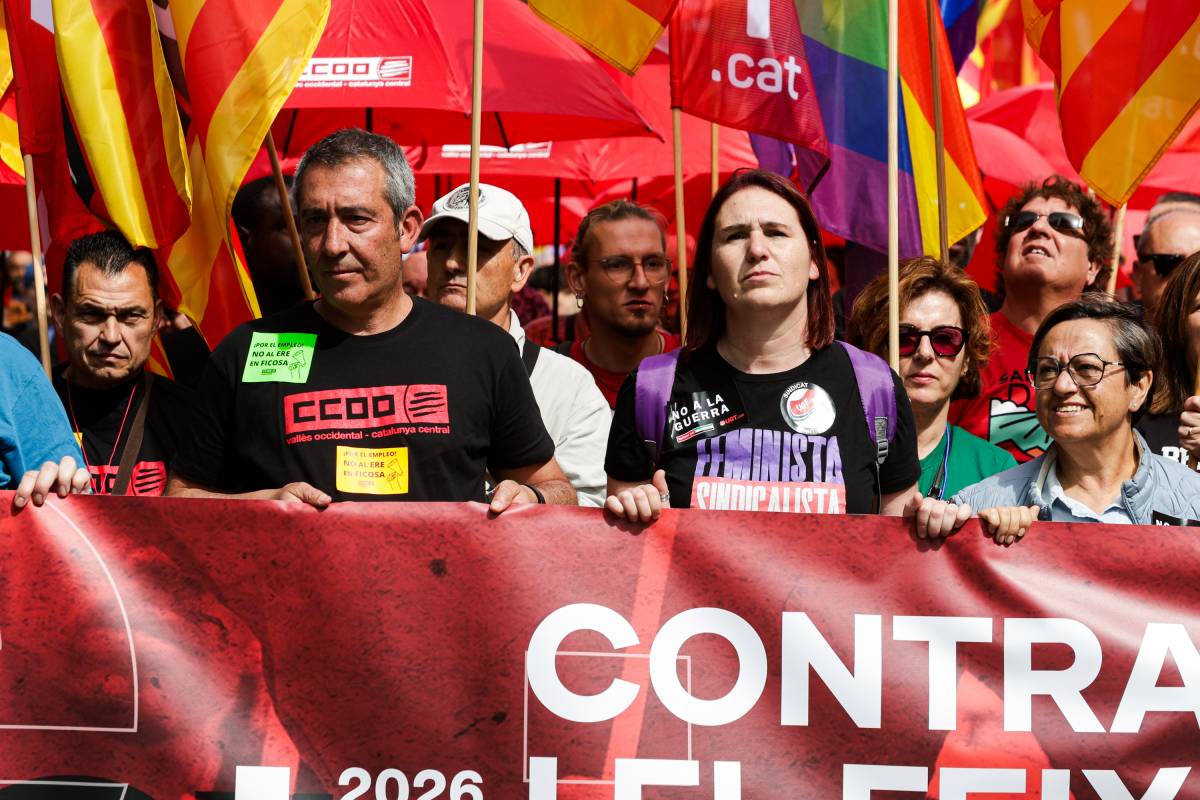 A l`esquerra, el secretari de CCOO al Vallès, Iván Ramos. A la dreta, la secretària comarcal d`UGT, Ester Espigares