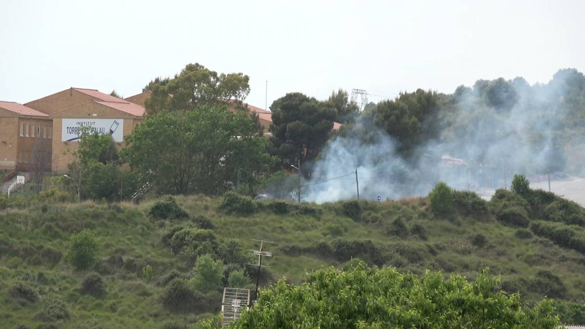 VÍDEO | Incendi a Can Boada, a tocar de l'Institut Torre del Palau