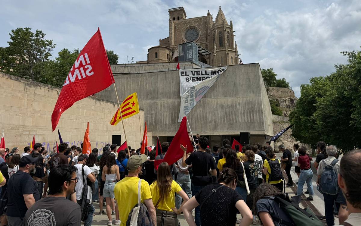 El 1r de Maig a Manresa clama per un «nou món» davant la pèrdua de drets i la pobresa