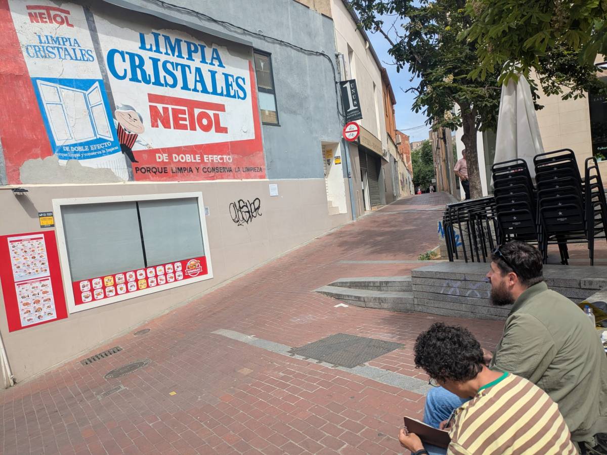 “M’agrada dibuixar llocs que resisteixen el pas del temps”