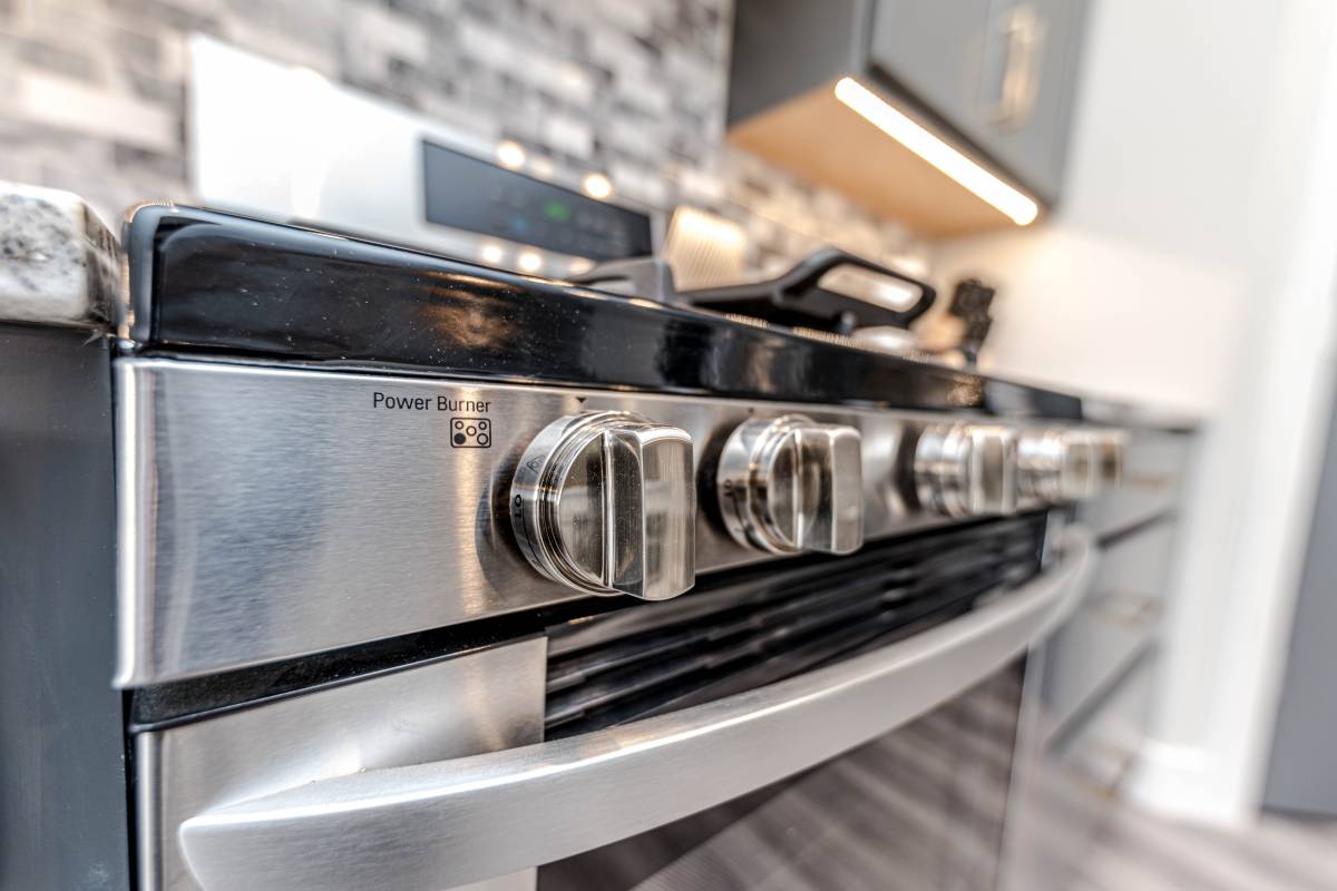 El truc per netejar el forn a fons sense desmuntar-lo