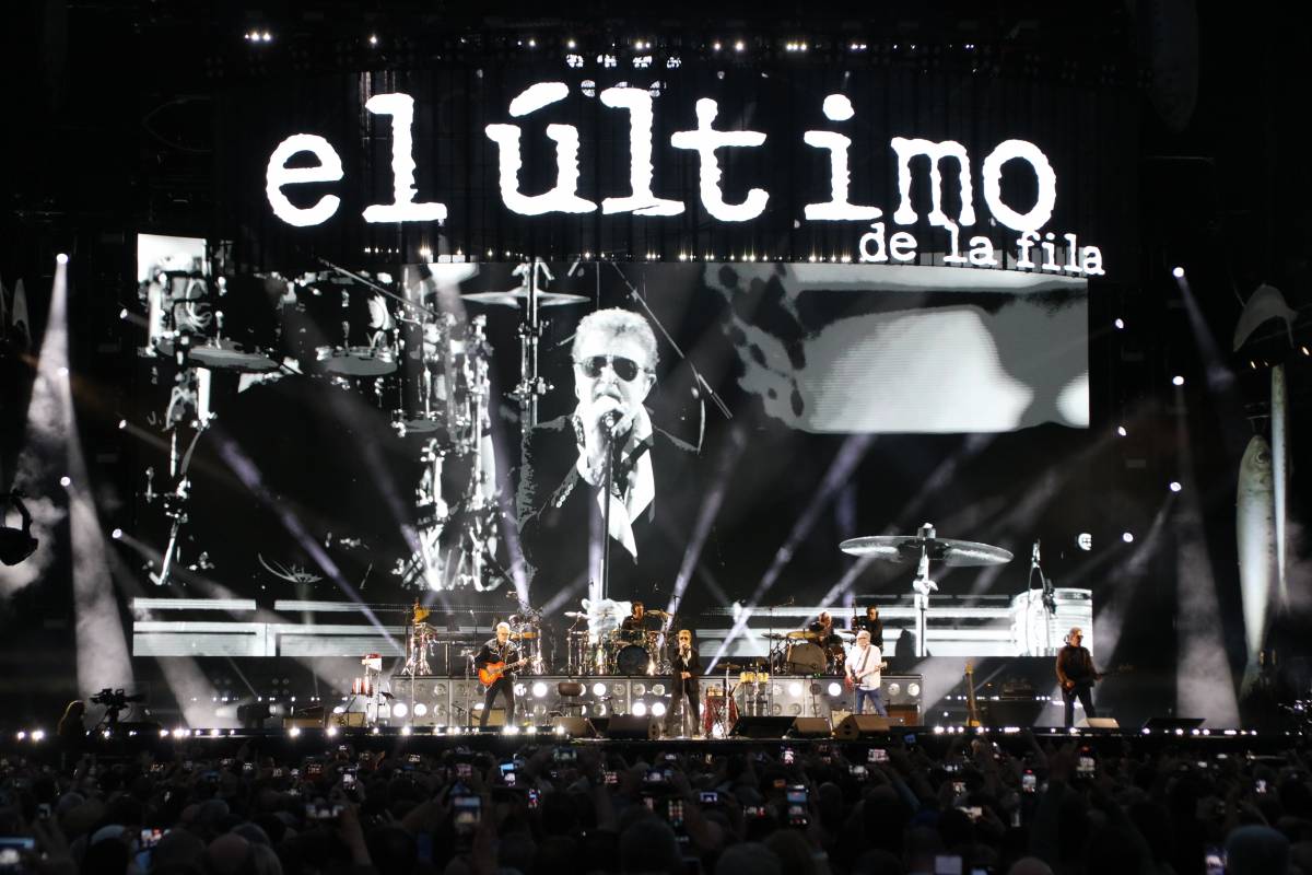 El Último de la Fila torna a Barcelona després de 30 anys amb un concert passat per aigua