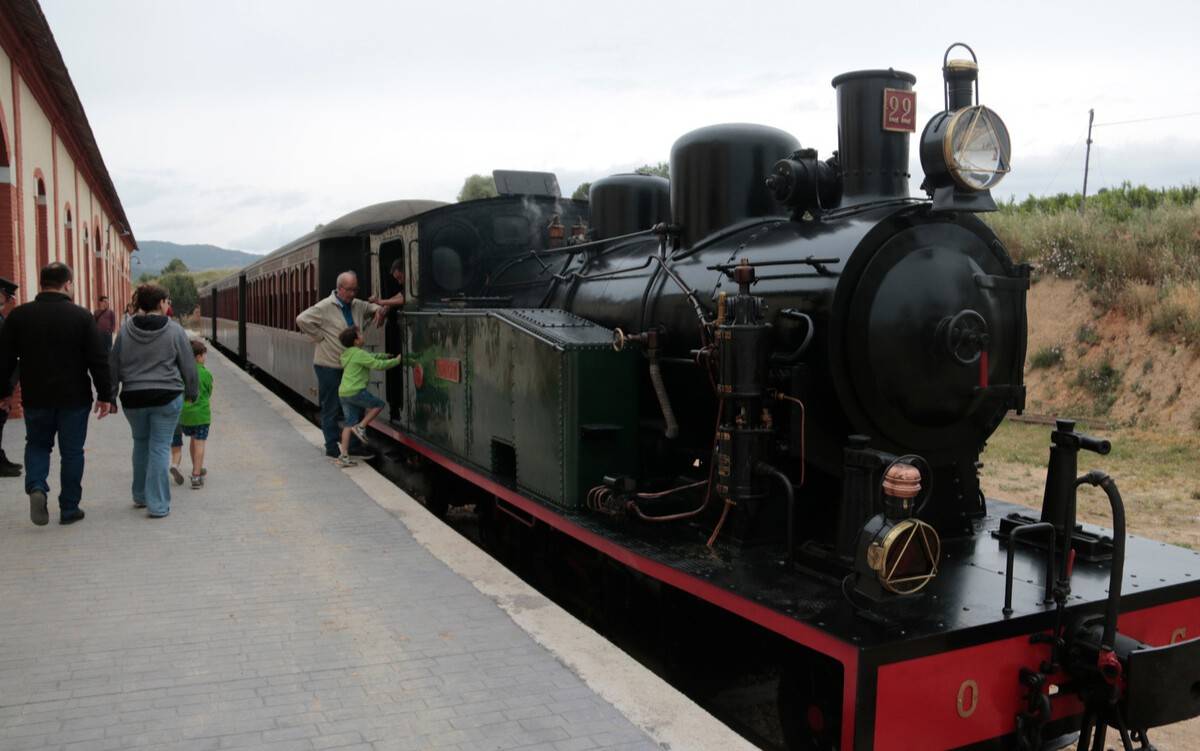 El Museu del Ferrocarril de Móra la Nova reviu 150 anys amb quatre locomotores de vapor