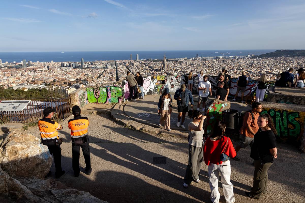 Barcelona decideix limitar l'accés als turistes als «búnquers» del Carmel