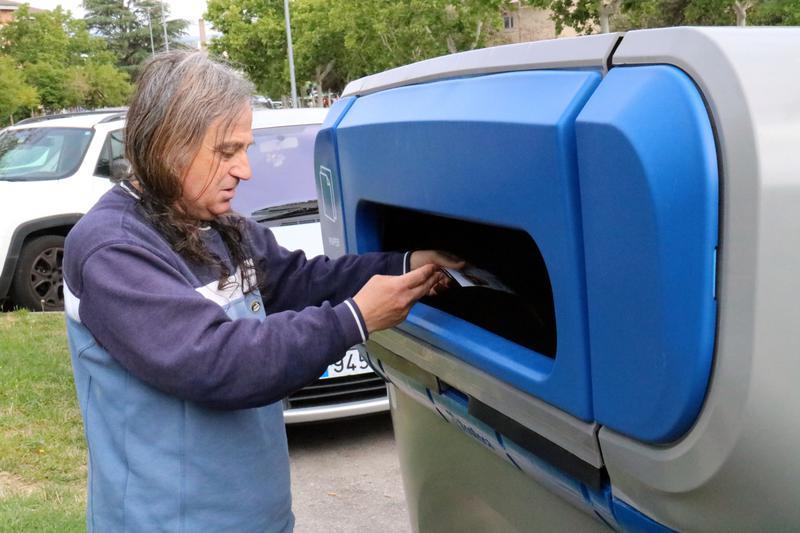 El govern de Manresa nega irregularitats en la recollida del cartró davant les crítiques sindicals