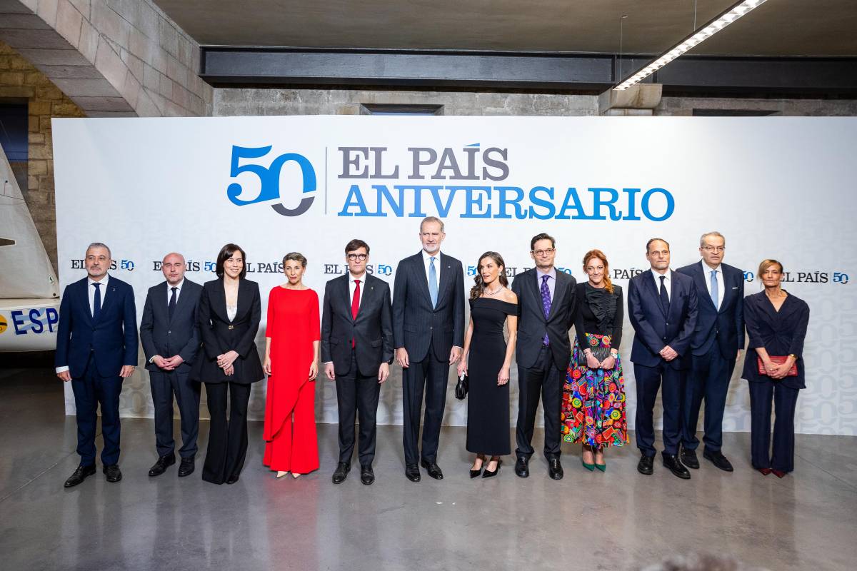 Foto de família del 50è aniversari del diari El País - Hugo Fernández