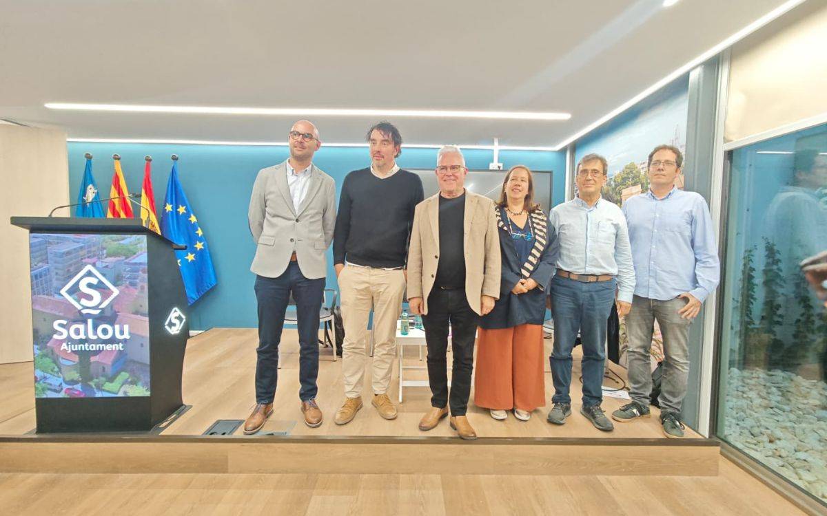 L'Ajuntament de Salou estrena la renovada sala de premsa amb un debat sobre les «fake news»