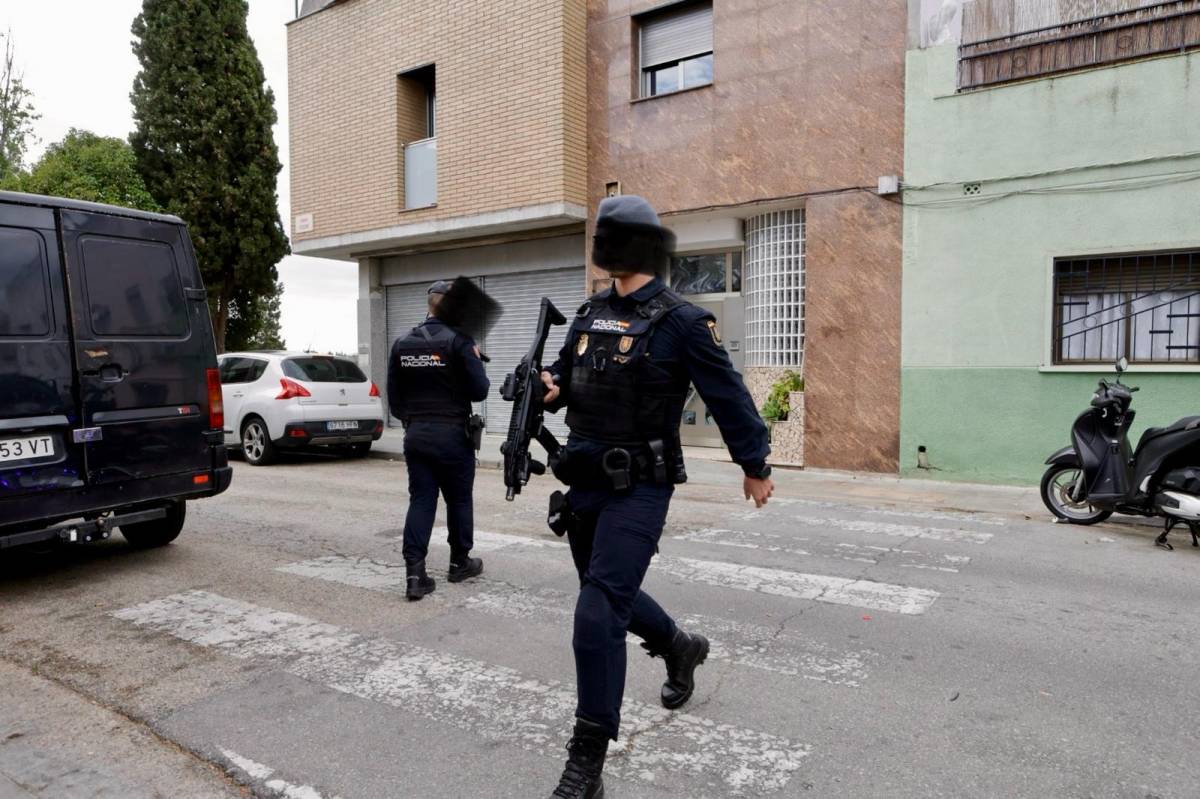 Dispositiu policial contra el tràfic de drogues a Sabadell