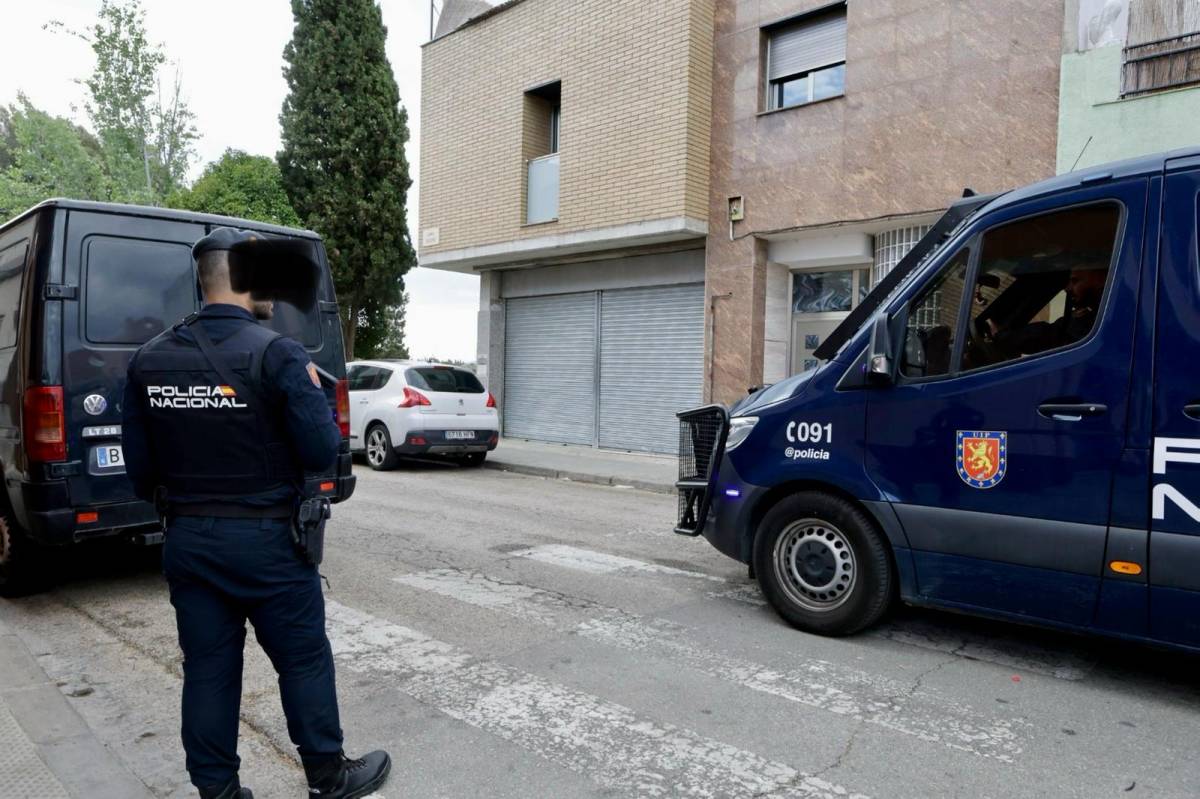 Dispositiu policial contra el tràfic de drogues a Sabadell