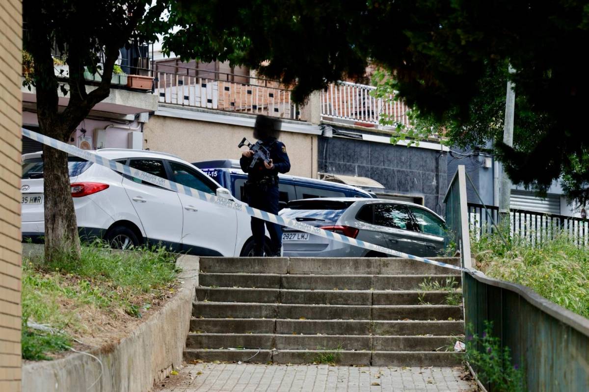 Dispositiu policial contra el tràfic de drogues a Sabadell