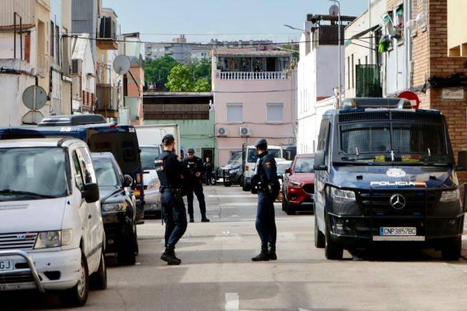Dispositiu policial contra el tràfic de drogues a Sabadell