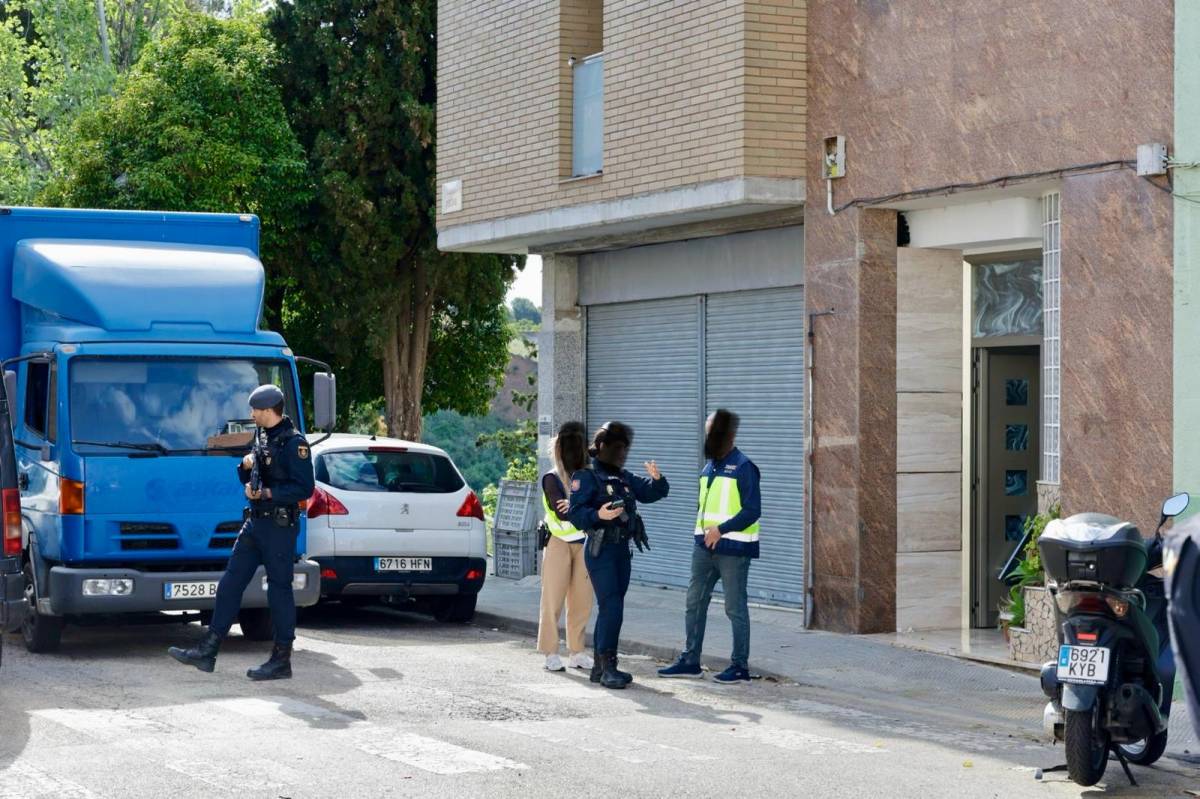 Dispositiu policial contra el tràfic de drogues a Sabadell