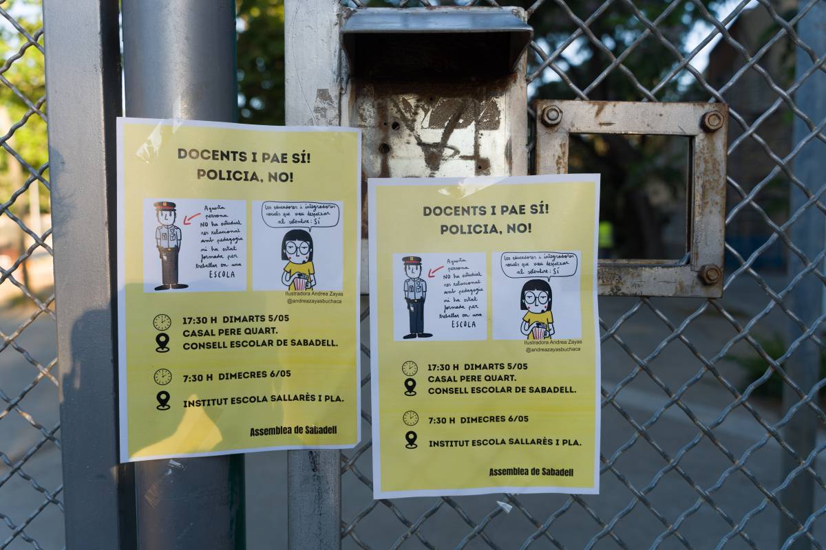 Protesta davant del Joan Sallarès i Pla