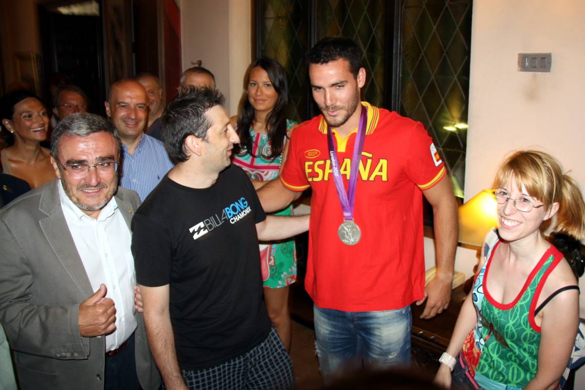 Més de vint entitats s'oposen a Saül Craviotto com a pregoner de les Festes de Maig