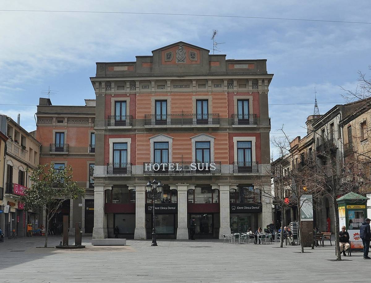 Reobre l'històric Hotel Suís de Sant Celoni