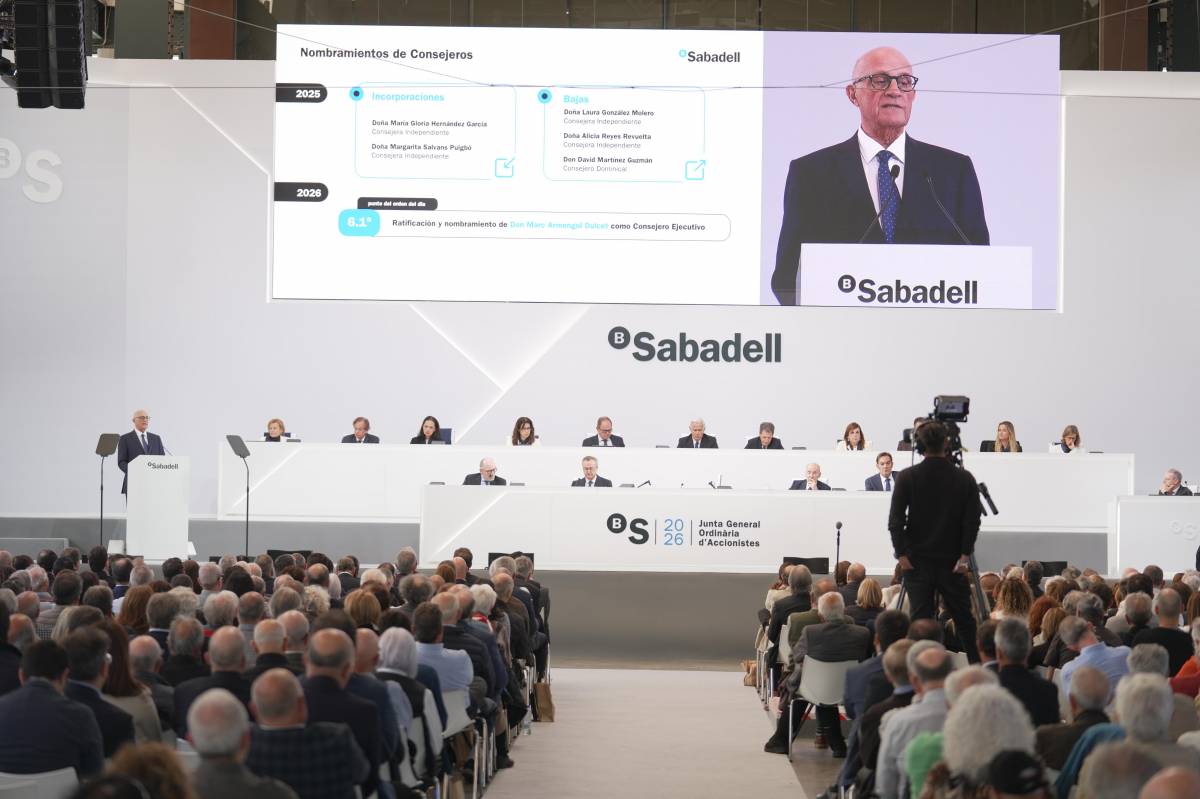 El president de Banc Sabadell, Josep Oliu, durant la seva intervenció - D. CHAO