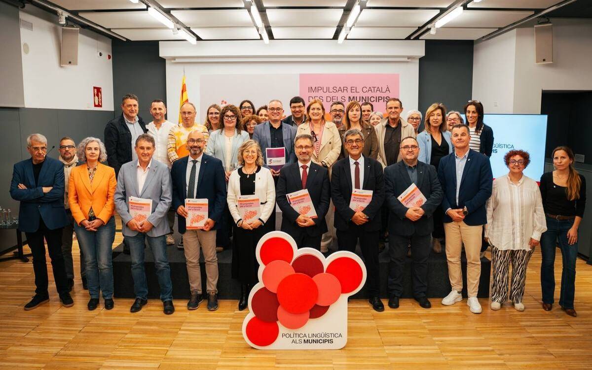 El govern fa una crida als ajuntaments ebrencs a elaborar plans locals d’impuls al català