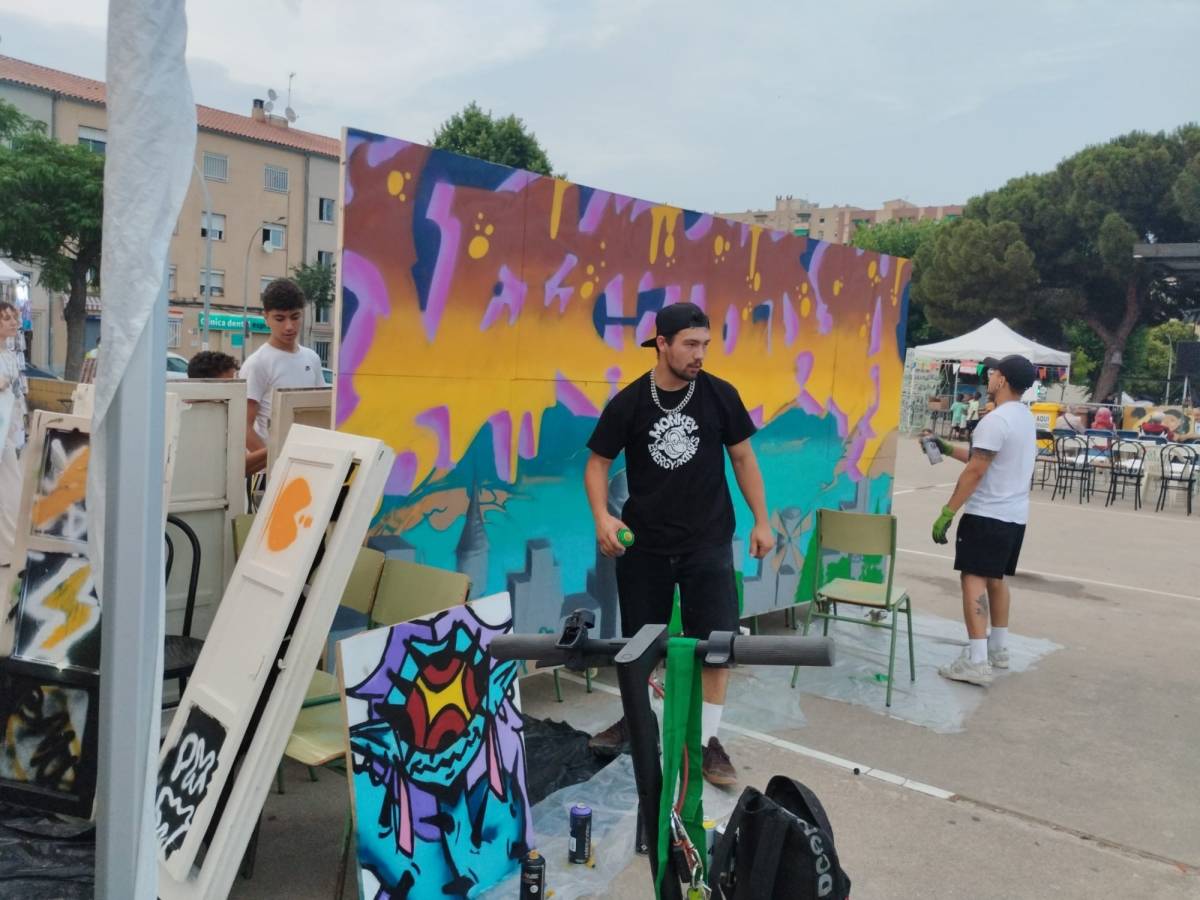 La plaça de Picasso es converteix en l’epicentre de la 'Festa de la Dignitat'
