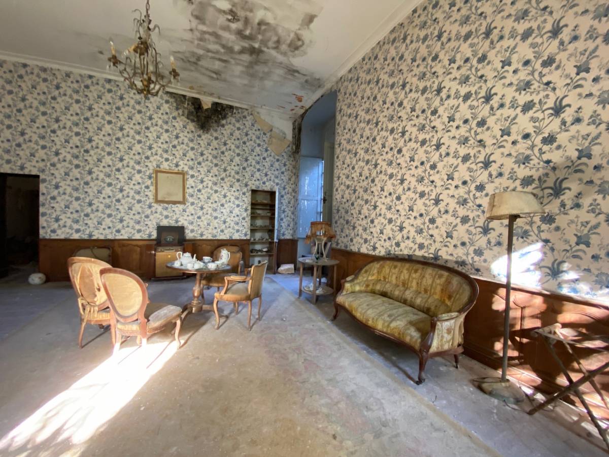 Mayka i German exploren edificis abandonats - CEDIDA