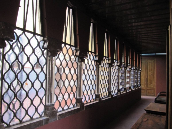 El segell vitraller de Riquer, del Palau Güell a la Modernista