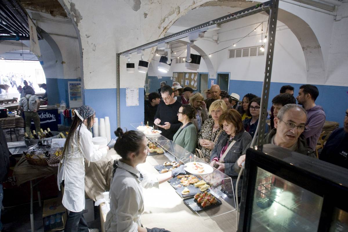 Menjar per agafar forces al soterrani del Mercat de la Independència