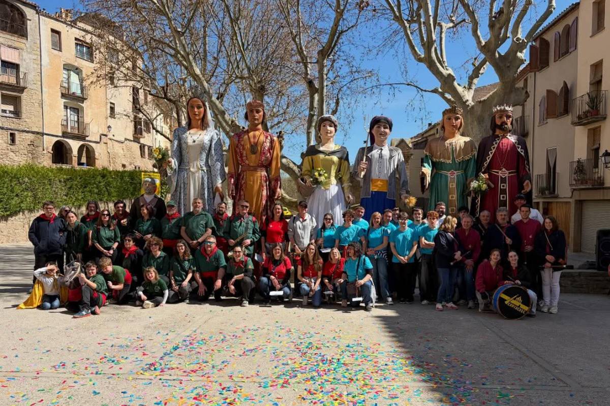 La colla gegantera Cal Cardoní de Torà suma la geganta Maria