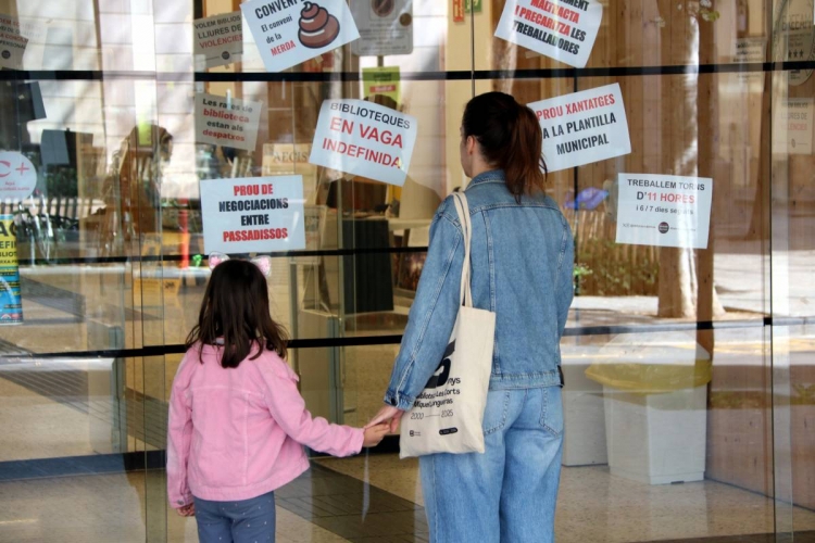 Més pressió després de tres mesos de vaga: per què dimarts poden tancar totes les biblioteques de Barcelona?