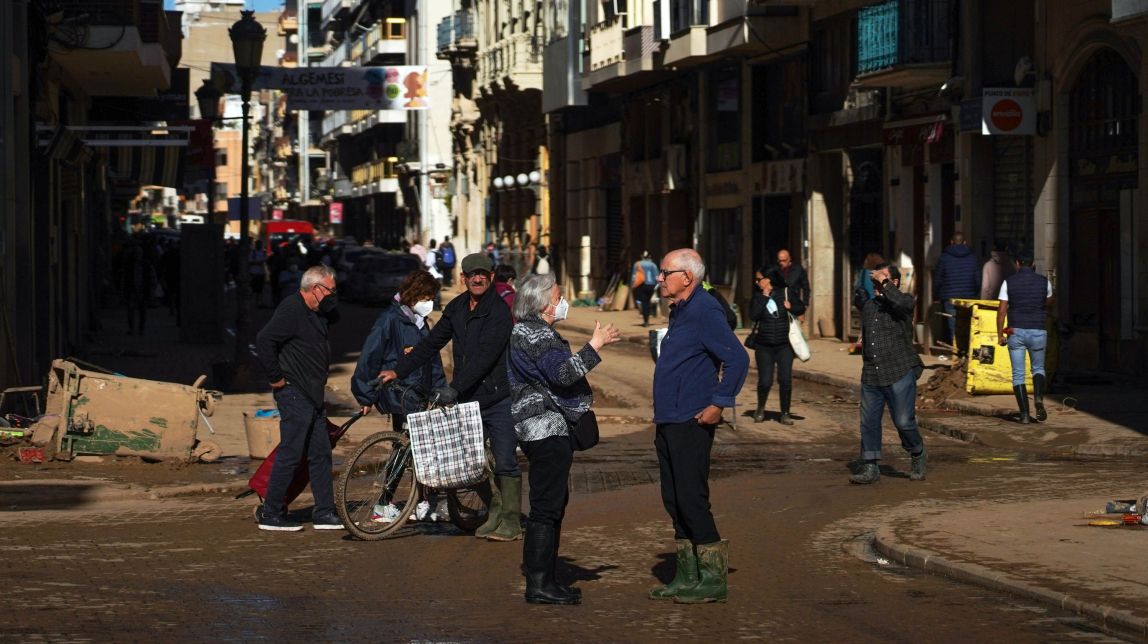 El govern espanyol regularitzarà prop de 25.000 immigrants afectats per la dana