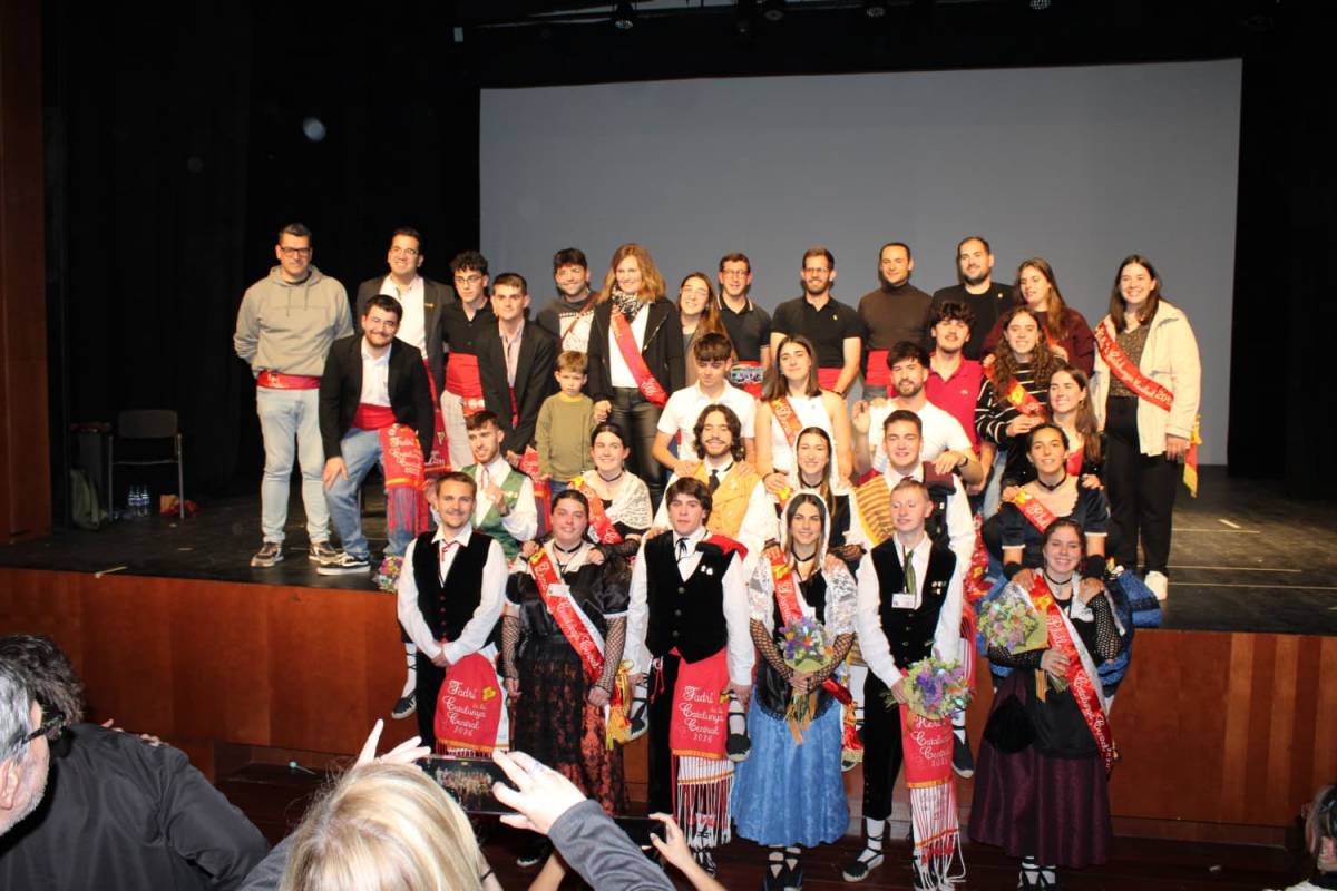 En motiu del 20è aniversari del Pubillatge de la Catalunya Central s'ha fet una foto de grup dels títols d'aquests anys  - Ramon Estany 