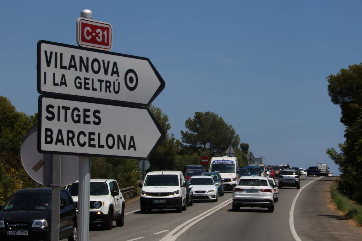 Vuit ferits, un crític, en un accident a la C-31 a Cubelles