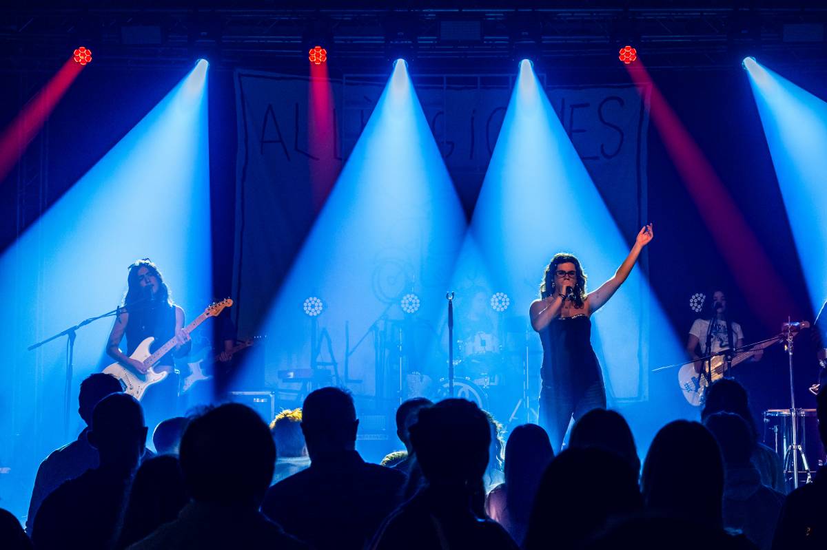L’Embassa’t encén motors a Ca l’Estruch amb una nit de guitarres i hyperpop