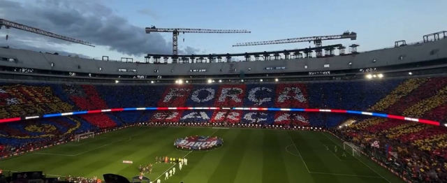 Espectacular mosaic al Camp Nou per guanyar la Lliga contra el Madrid