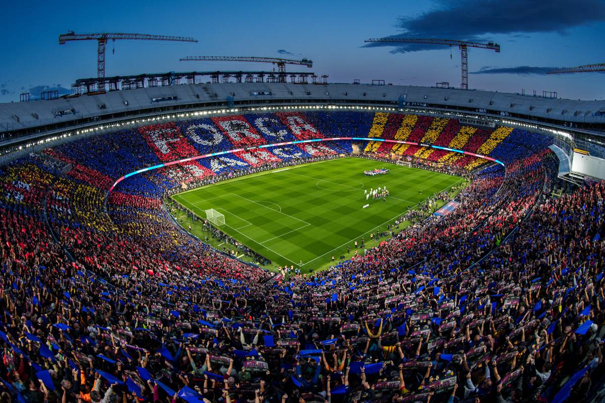 Espectacular mosaic al Camp Nou per guanyar la Lliga contra el Madrid