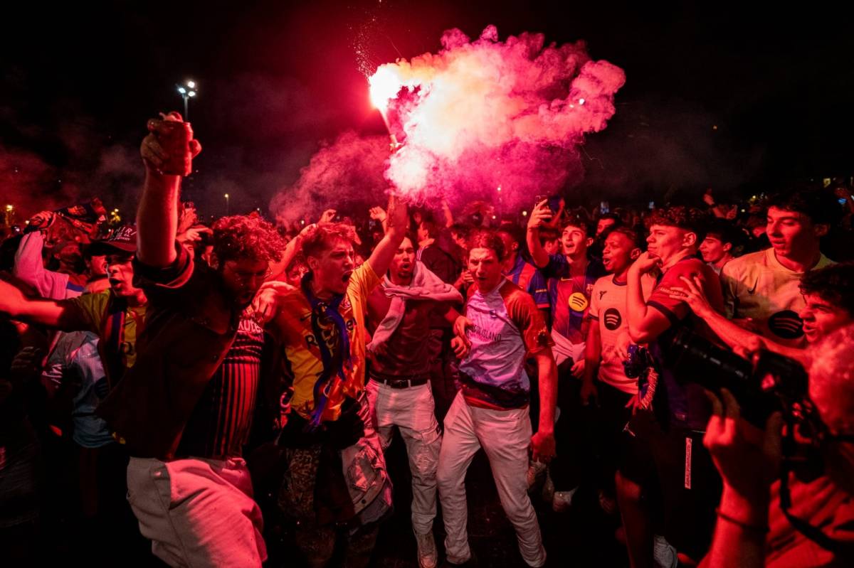 Casadó i Balde a plaça Catalunya, la «banda del Bicing» i Laporta desfermat: el Barça celebra la Lliga