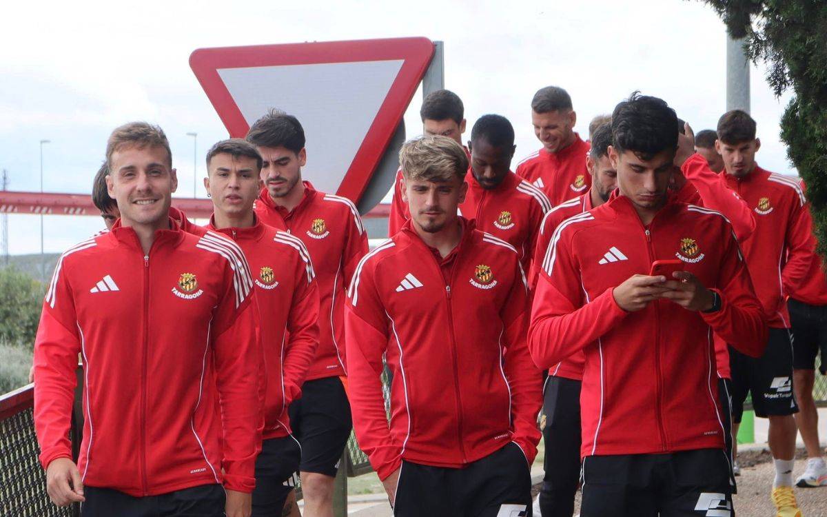Punxen les rodes dels cotxes dels jugadors del Nàstic després de la derrota a Tarazona
