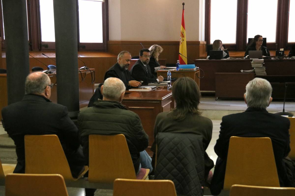 Condemnes de fins a tres mesos de presó per falsedat documental per a tres dels deu acusats de la peça 21 del Mercuri
