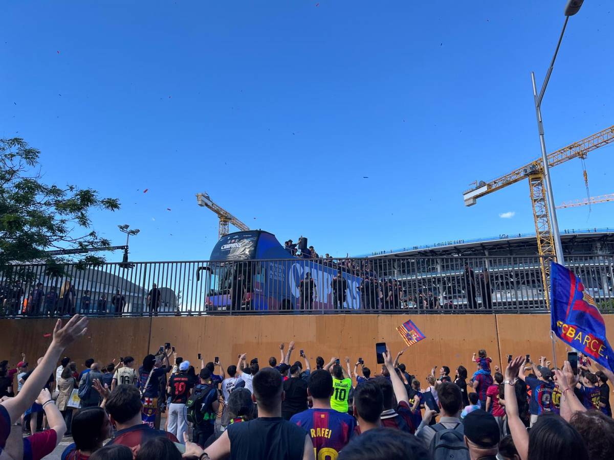 Arrenca la rua dels campions del Barça